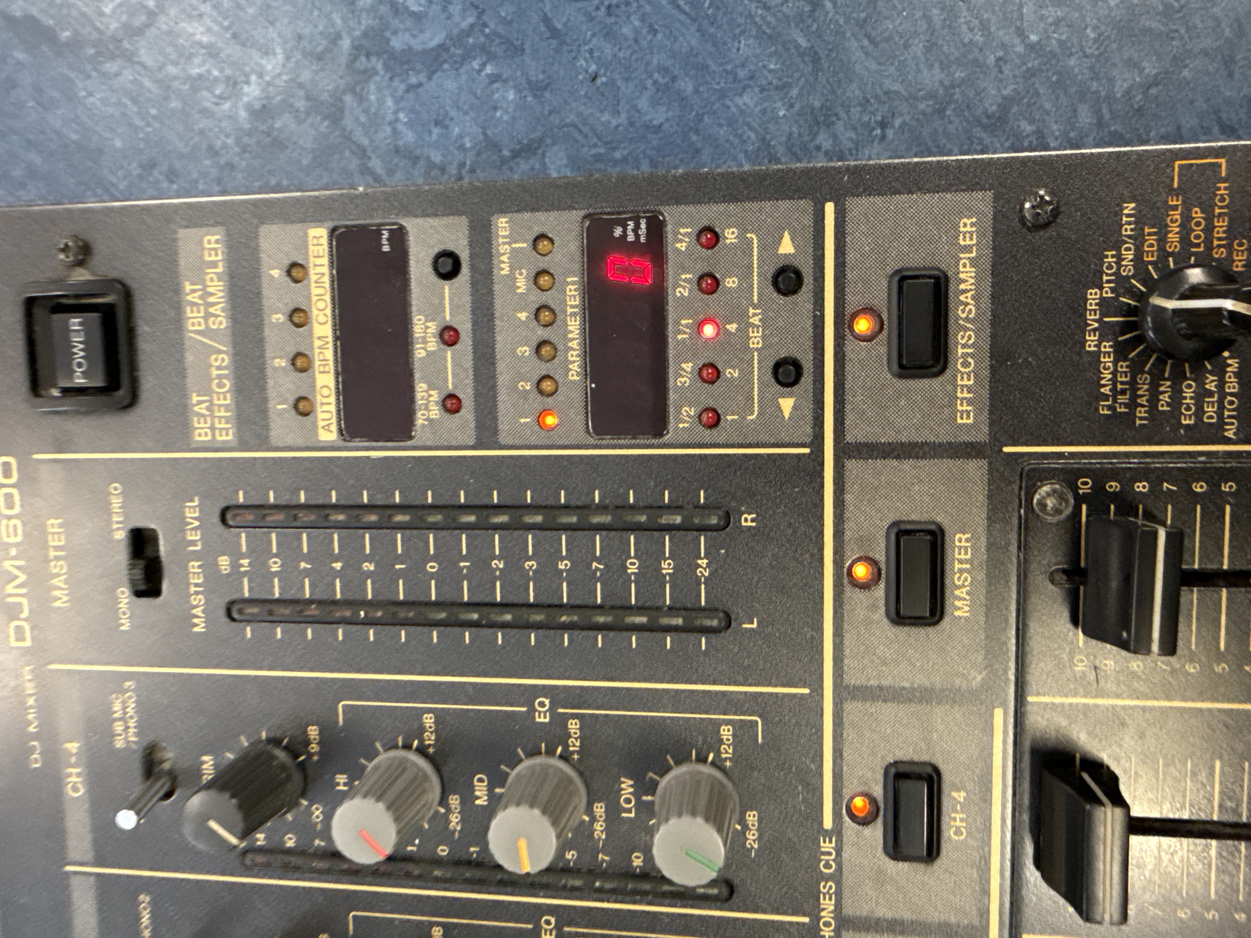 Pre-owned Pioneer pioneer djm 600 4 channel - Own4Less